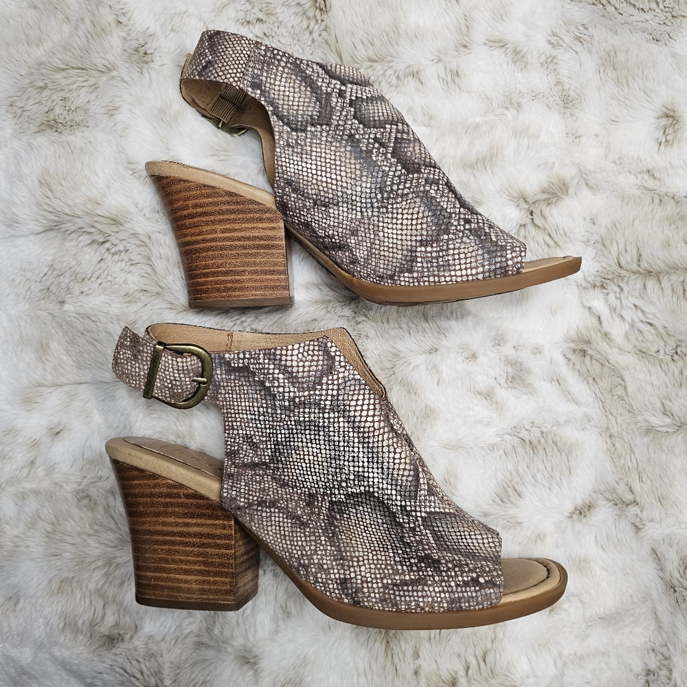 Born moraine boho festival faux snake skin peep toe block heel booties sz 9